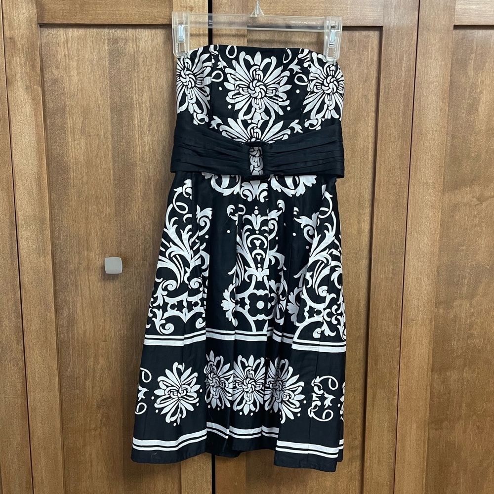 White House Black Market Strapless Dress